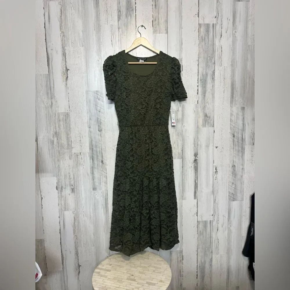 Elizabeth & Nicole Green laced maxi dress